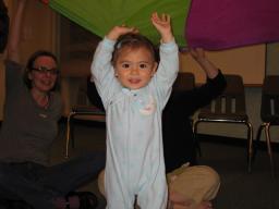 Annalena under the parachute