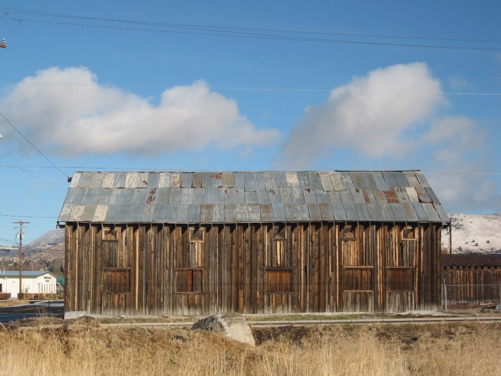 I don't know what this building really was. It's right on the edge of town.